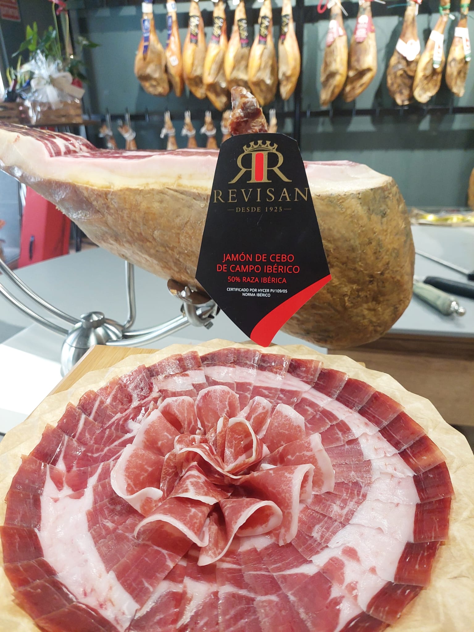 Jamón ibérico Revisan cortado a cuchillo